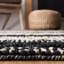 Tapis géométrique en jute / coton tissé à la main en fibres naturelles ivoire / noir-1308310389