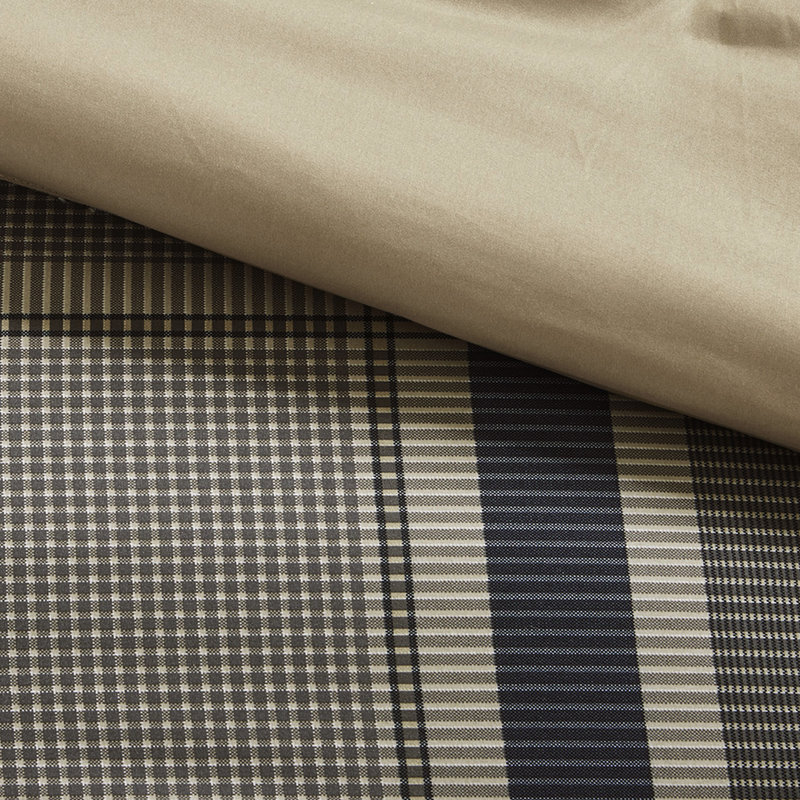 Édredon écossais avec draps en bleu marine multicolore et draps de literie multicolores