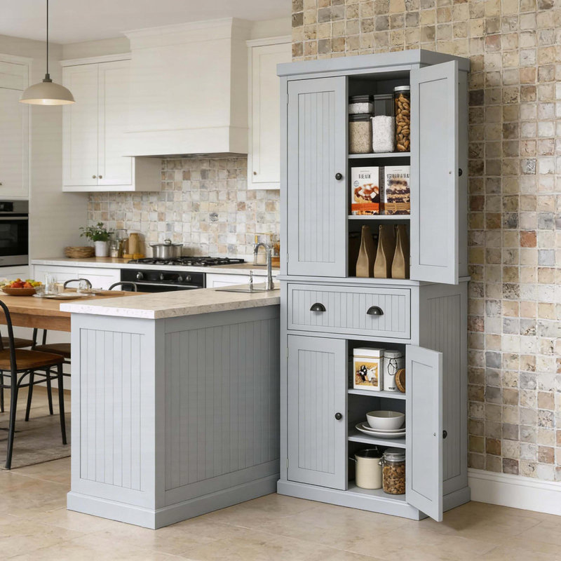 Armoire haute haute avec panneaux de lambris et tablettes réglables