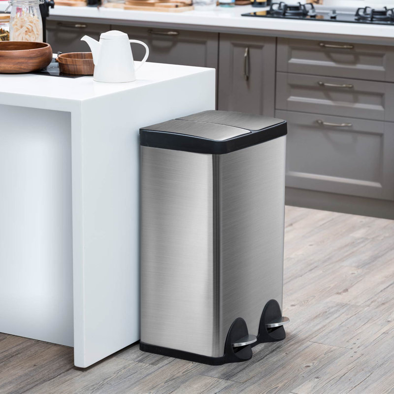 Poubelle de cuisine en acier inoxydable 16 gallons avec deux compartiments, pédales et couvercles à fermeture en douceur Home Zone Living