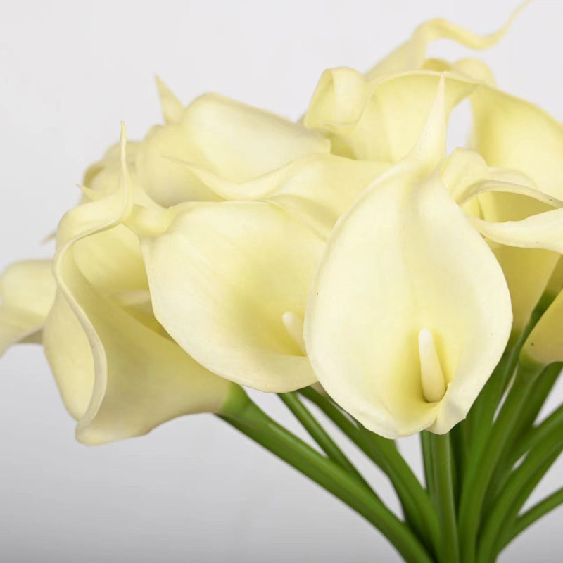 Arrangement floral de lis de Calla artificiel avec longues tiges, fausses fleurs pour les centres de table de salle à manger