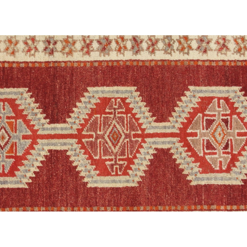 Tapis de couloir unique en laine noué à la main de style années 1960 de 2 pi 9 po x 11 pi 11 po en rouge / beige / gris