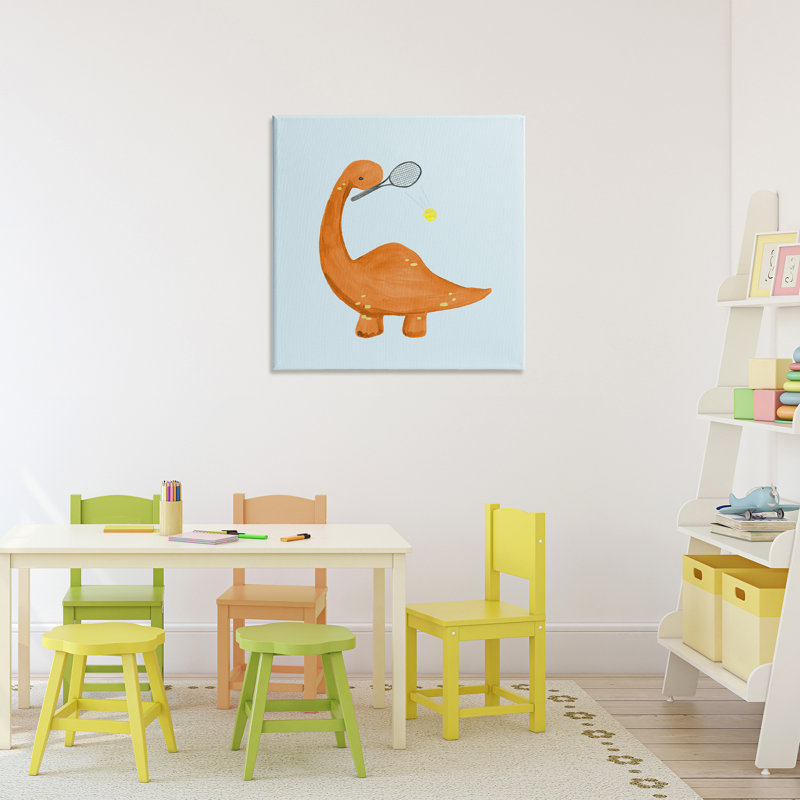 Baby Dino jouant au tennis sur toile, design par Lucille Price, H 24 po x l 24 po