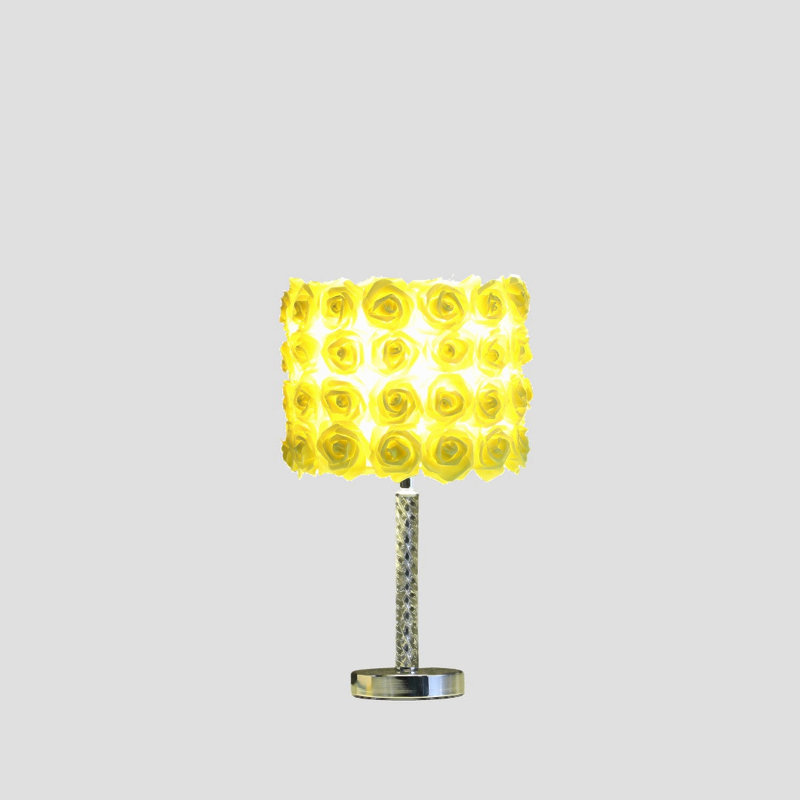 Lampe de table en acrylique / métal 18,25 "Yellow Roses In Bloom