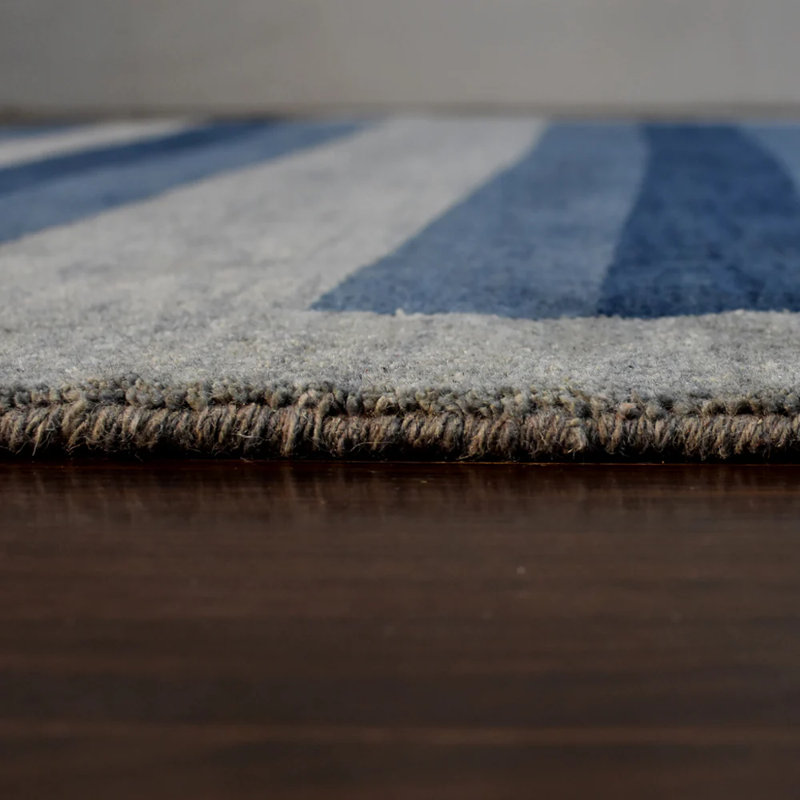 TAPIS DE CONDUITE EN LAINE DE COULEUR NOIR FAIT MAIN Kenshawn - Octogone | Bleu bleu clair, design moderne contemporain, antidérapant fait main à poils longs