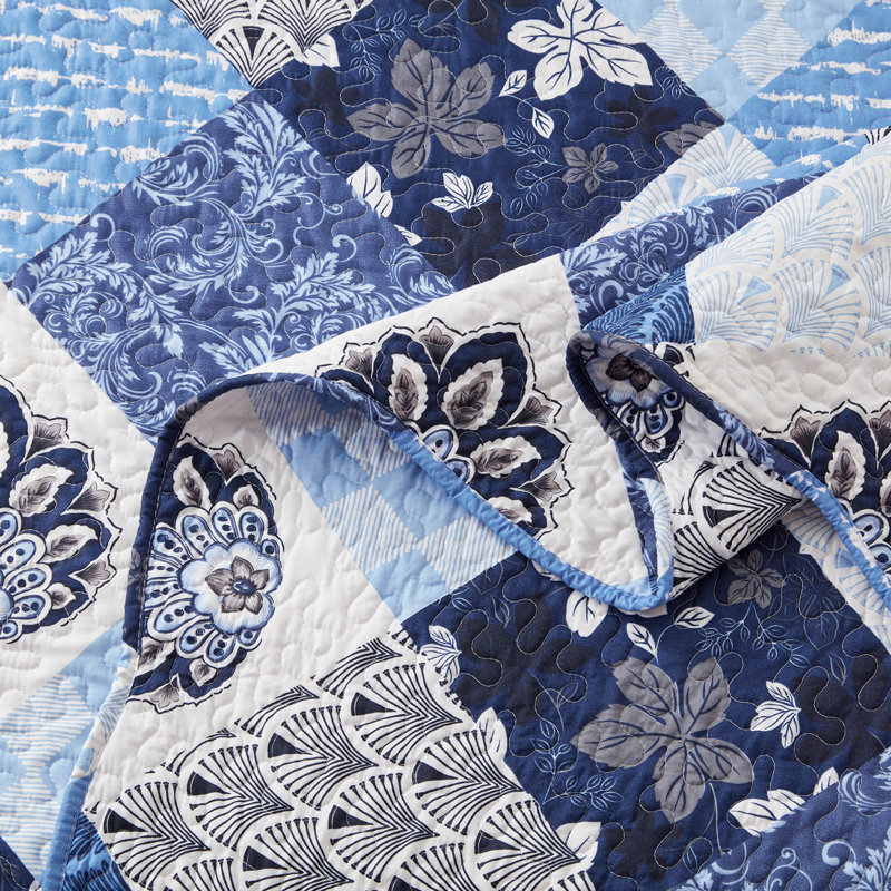 3-Piece King Size Quilt Set - Lightweight Microfiber Bedspread & 2 Pillow Shams, Blue Patchwork Floral Pattern, Oversized 98x106 Inches, All-Season Bed Cover