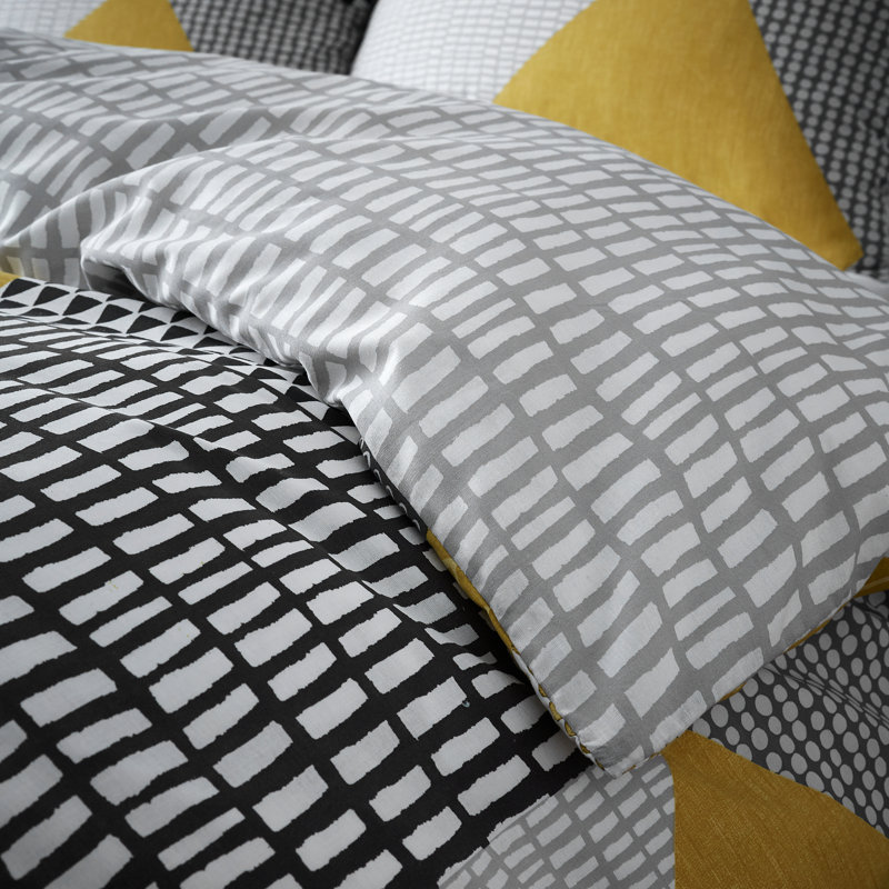 Larsson Geo Duvet Cover Set, Yellow, Kingsize Duvet Cover + 2 Standard Pillowcases