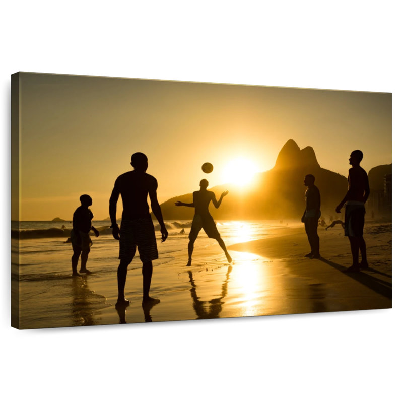 Sirci soccer à la plage d'Ipanema, H 16 po x l 24 po