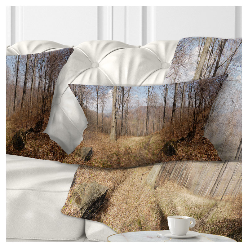Coussin de forêt avec coussins lombaires à arbres nus