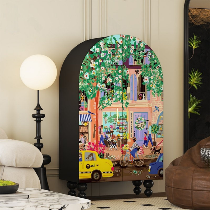 Armoire arquée avec tablettes et portes d'art