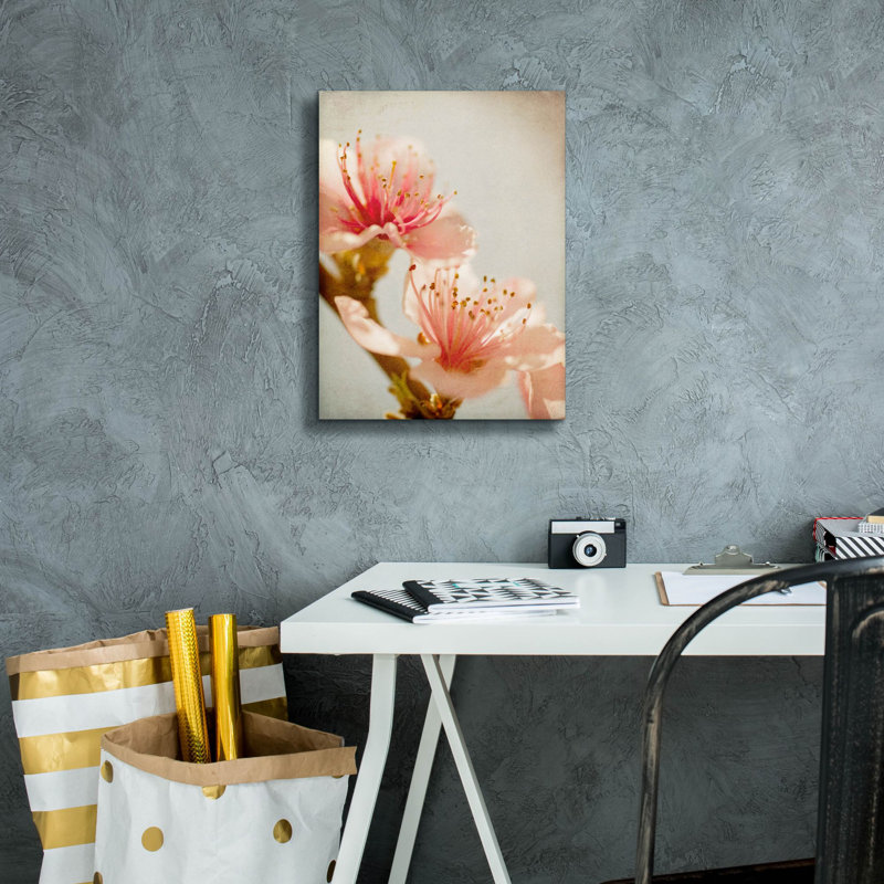 «Spring Whispers 1» par Jessica Rogers, art mural sur toile, H 16 po x l 12 po x P 0,75 po