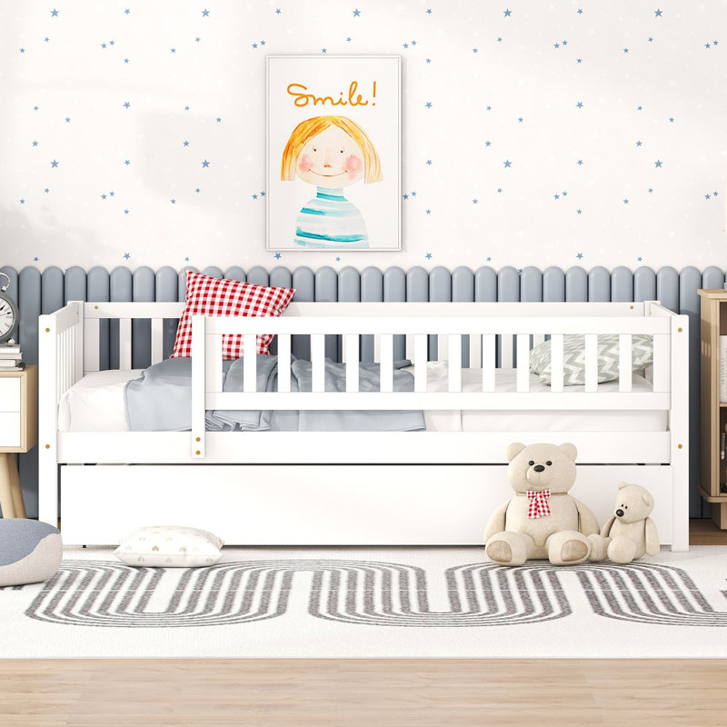 Lit de jour blanc avec couchette et barrière de sécurité - stable, sans sommier et en construction pour une tranquillité d'esprit