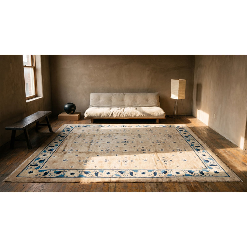 Tapis chinois antique de couleur crème clair
