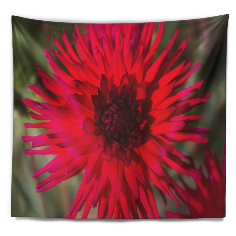 Magnifique fleur dahlia sur tapisserie vert, H 32 po x l 39 po
