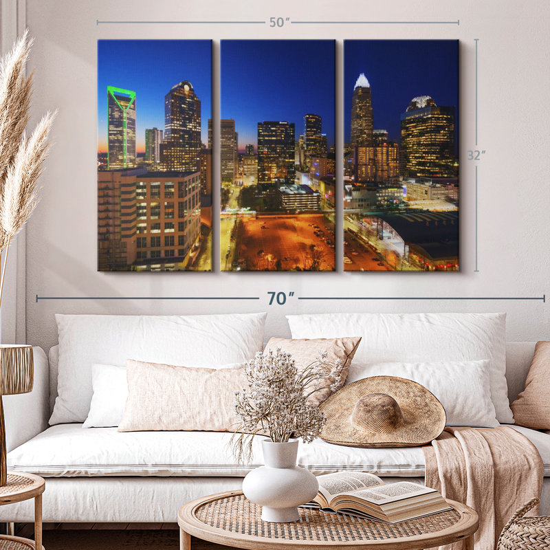 «Charlotte Night Skyline» sur toile, H 50 po x l 32 po x P 1,25 po