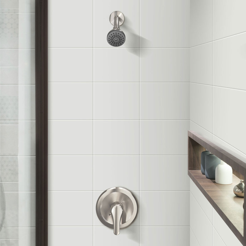 Robinet de douche à contrôle de volume à poignée simple Elite, Nickel brossé