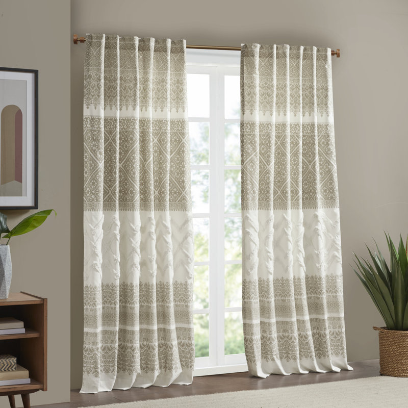 Panneau de rideau simple obscurcissant 50% 84 po avec chenille et doublure Mila Taupe Argyle, Pes