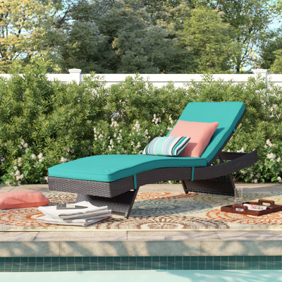 Chaise longue d'extérieur en rotin Convene