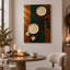 Art de la table avec des plaques blanches et un ruban rouge-572469463