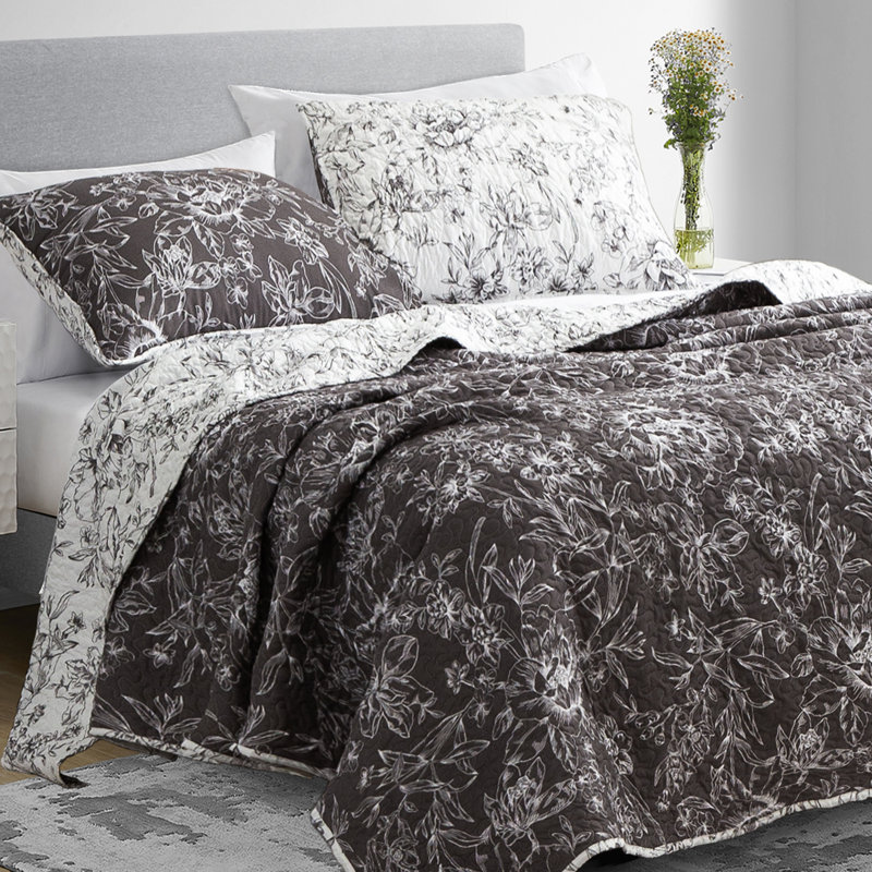 Full White and Gray Microfiber Floral Quilt Set