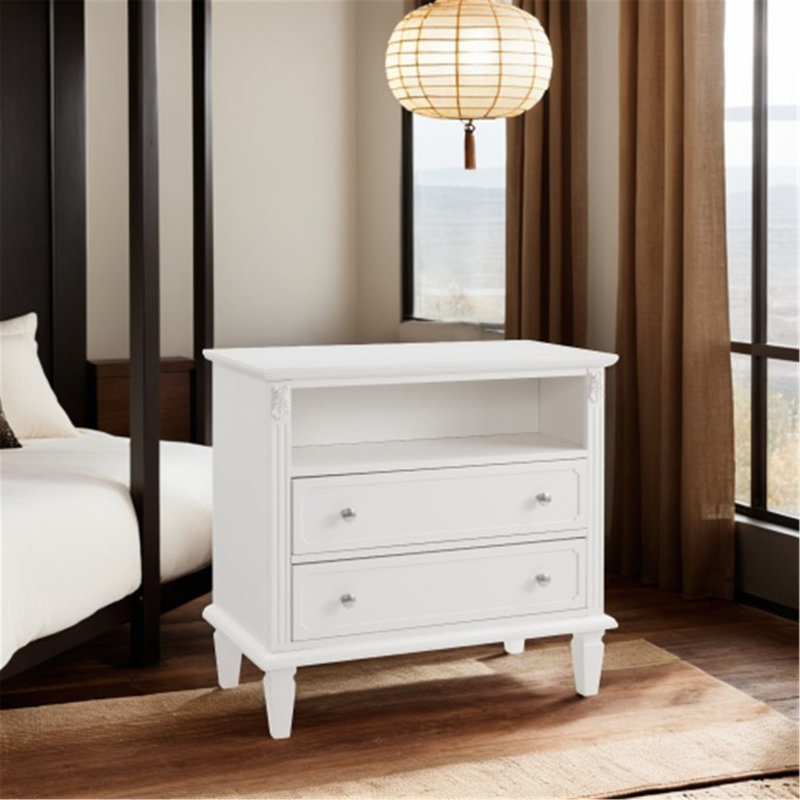 Table de chevet de style campagnard avec station de charge et conception cannelée pour chambre à coucher, Blanc