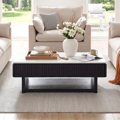 Table basse à plateau relevable rectangulaire de 46,5 po avec tiroir et rangement caché, table cannelée moderne avec plateau en marbre blanc et bandes en bois massif, table centrale multifonctionnelle pour les petits espaces, salon