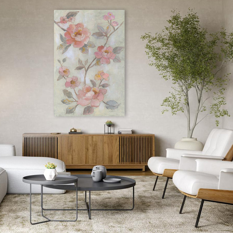 Romantiques fleurs printanières I - crème de fleurs de chinoiserie asiatique, H 48 po x l 32 po