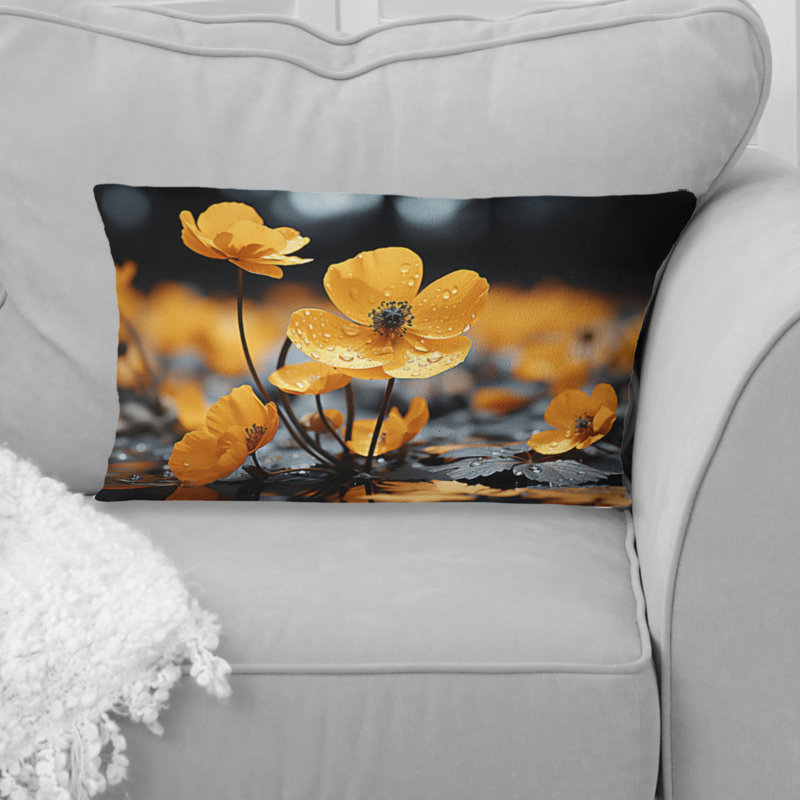 Coussin jaune et jaune doré avec boutons d'or noir et blanc III