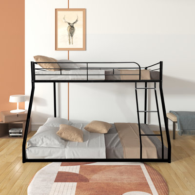 Lit simple au-dessus d'un lit double