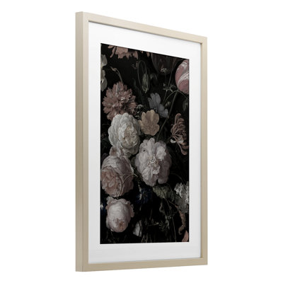 «Dark Arrangement of Flowers», reproduction encadrée sous verre, conception par Annabelle Hall