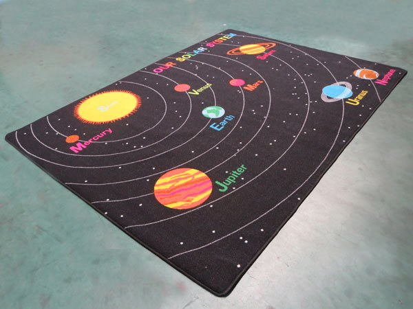 Tapis tissé à la machine noir, 4 pi x 6 pi