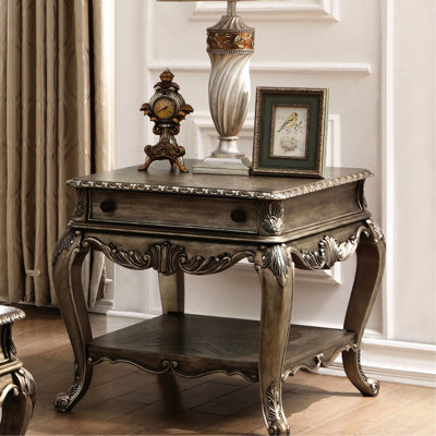 Table d'appoint rectangulaire en chêne vintage, idéale pour le salon, avec compartiment protégé et étagère de rangement élégante doublée de tissu doux.