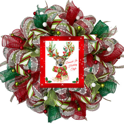 Couronne de Noël renne habillée dans un style des Fêtes