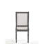 Deux chaises d'appoint classiques, fini gris, revêtement en lin crème, structure en bois avec pieds tournés, dossier et siège rembourrés, pour une esthétique raffinée dans la salle à manger.