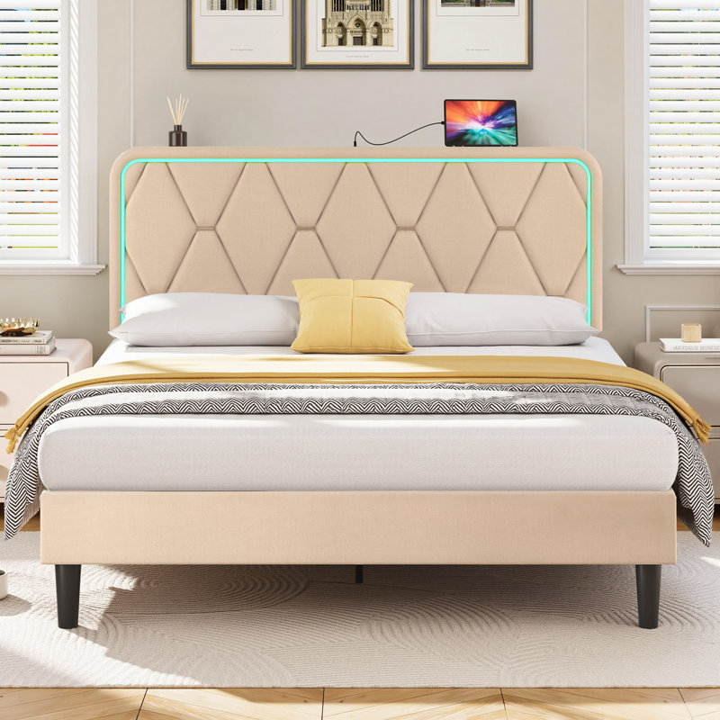 Base de lit à DEL grand format Calil avec tête de lit capitonnée à boutons réglable, base de lit tapissier en velours avec station de charge, sommier à lattes, support à lattes de bois, aucun sommier nécessaire