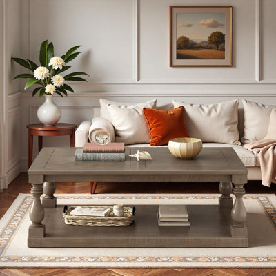 Table basse rétro avec pieds de colonne de vase, placage de pin et tablette inférieure