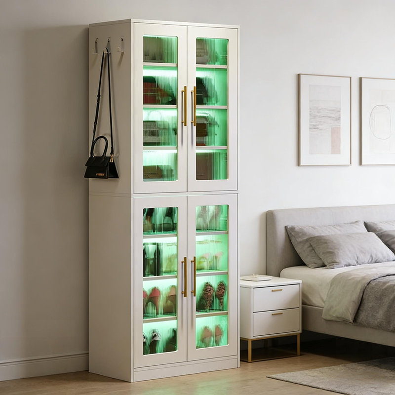 Armoire à chaussures de style moderne avec tablettes réglables, parfaite pour les vestibules organisés et élégants.