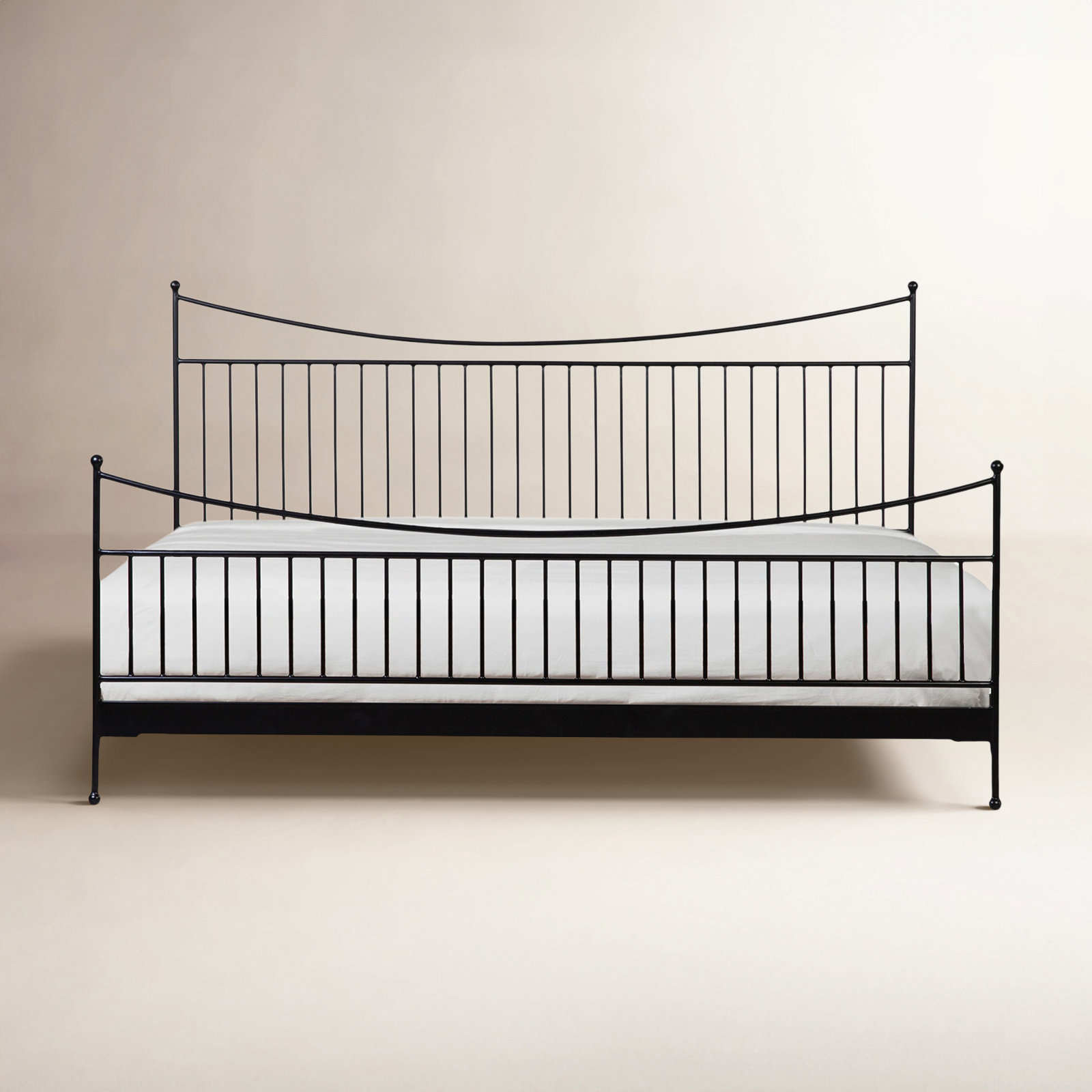 Chelvey Bed Black, Queen