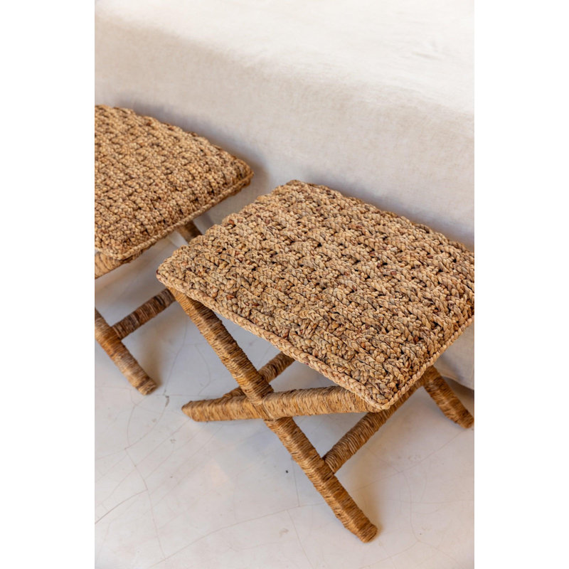 Tabouret d'appoint en jacinthe d'eau tissé à la main avec structure en acajou massif pour sièges d'intérieur