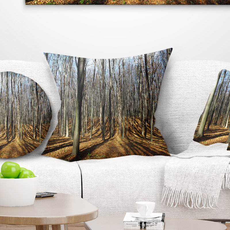 Shade from Sun in Autumn Forest - Coussin imprimé forêt, 16 po x 1 po, Coussin décoratif