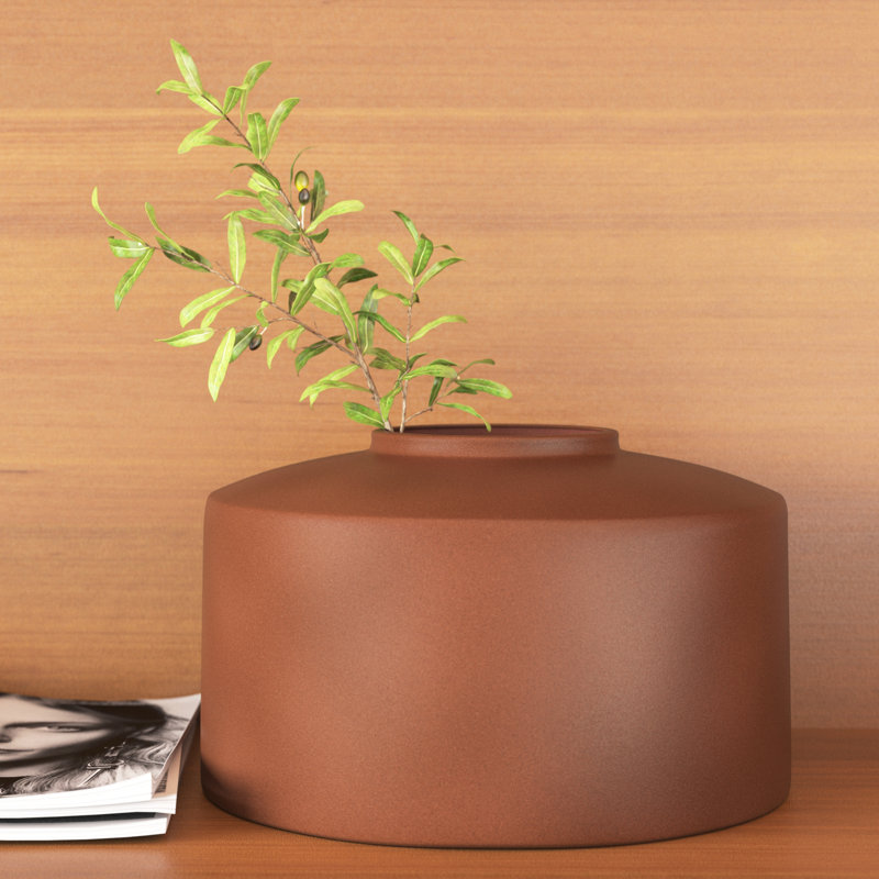 Albertis Metal Table Vase