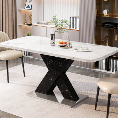Table de salle à manger moderne carrée d'aspect marbre blanc - extensible, avec pieds noirs et base en métal