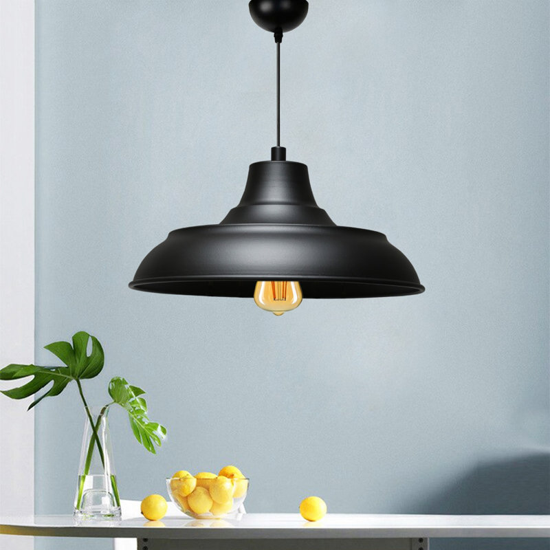 Élégant lustre en métal noir, 31,5 x 5,1 pouces, fabrication 100% métal | Hauteur totale: 31,5 po, type de douille: 1 x E27 de 40 W maximum | Parfait pour la salle à manger, le salon et le vestibule, design élégant et moderne