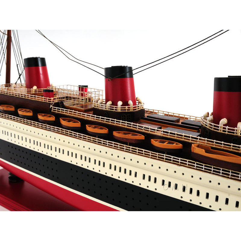 Grand bateau peint de modèle normandie, H 14,5 po x l 41 po x P 5,5 po
