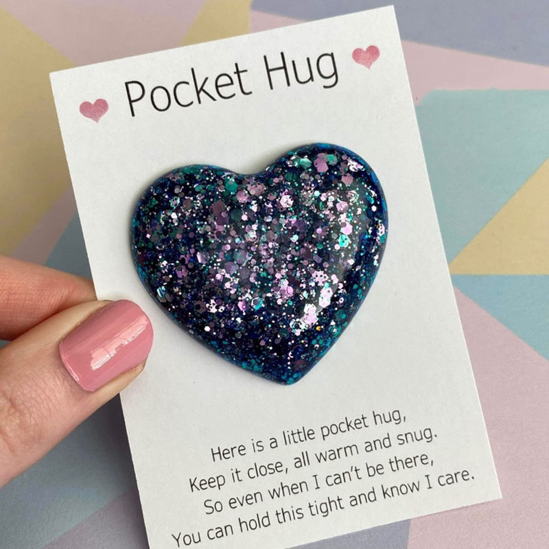  Pochette en forme de cœur, E