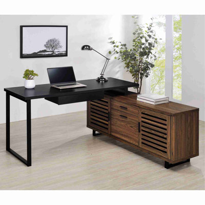 Bureau d'ordinateur en L