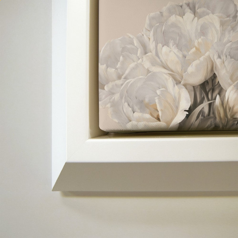 «White Tulips II» par Iorg Levashov - impression sur toile, H 34 po x l 44 po, Blanc