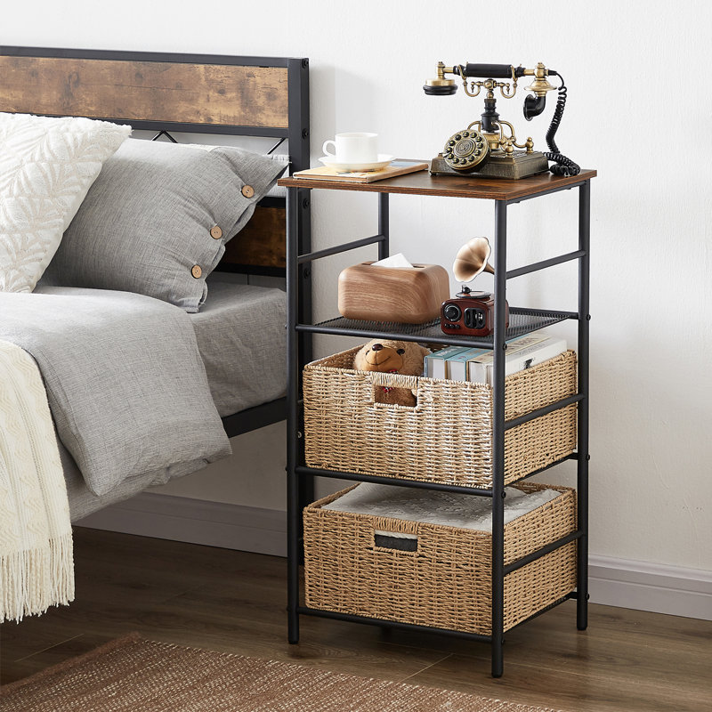 Table de chevet à 3 niveaux avec 2 paniers tissés et tablette de rangement inférieure