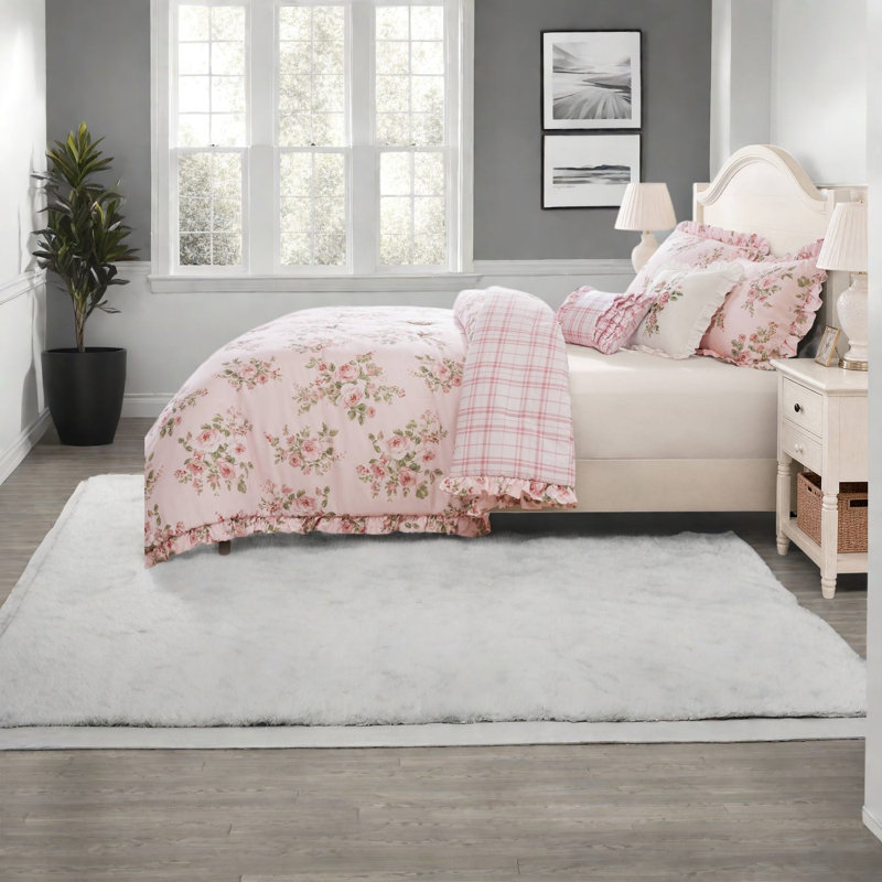 De literie pour très grand lit, microfibre rose floral, chambre de ferme