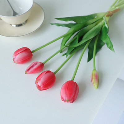 Ensemble de 5 fleurs de tulipes artificielles, 14 "de vraies tulipes au toucher, fausses tulipes, arrangement de table de bouquet de tulipes pour le bureau personnel